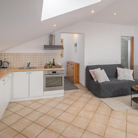 Gorgeous Apartment In Musalez With Kitchen Extérieur photo