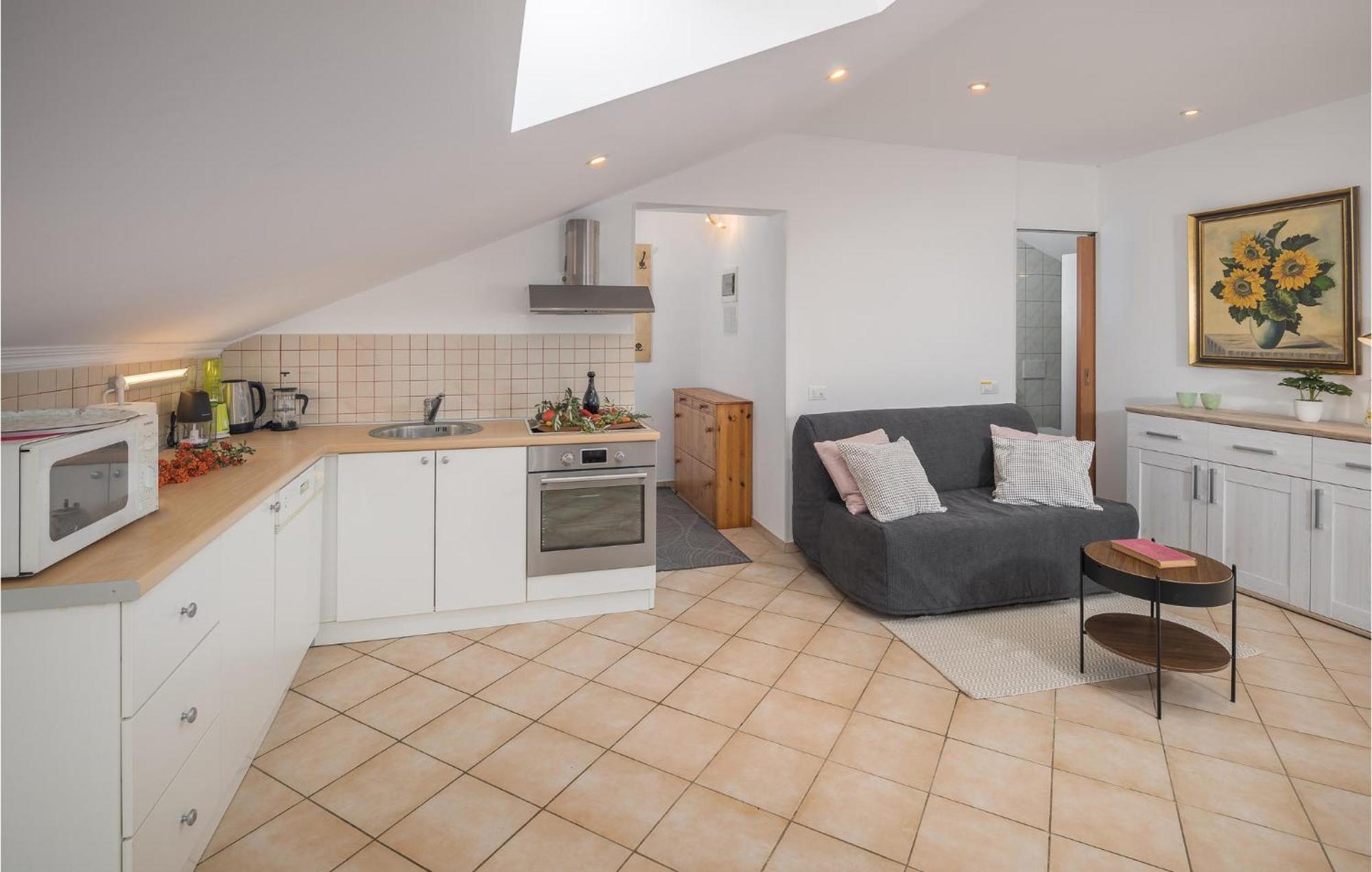 Gorgeous Apartment In Musalez With Kitchen Extérieur photo
