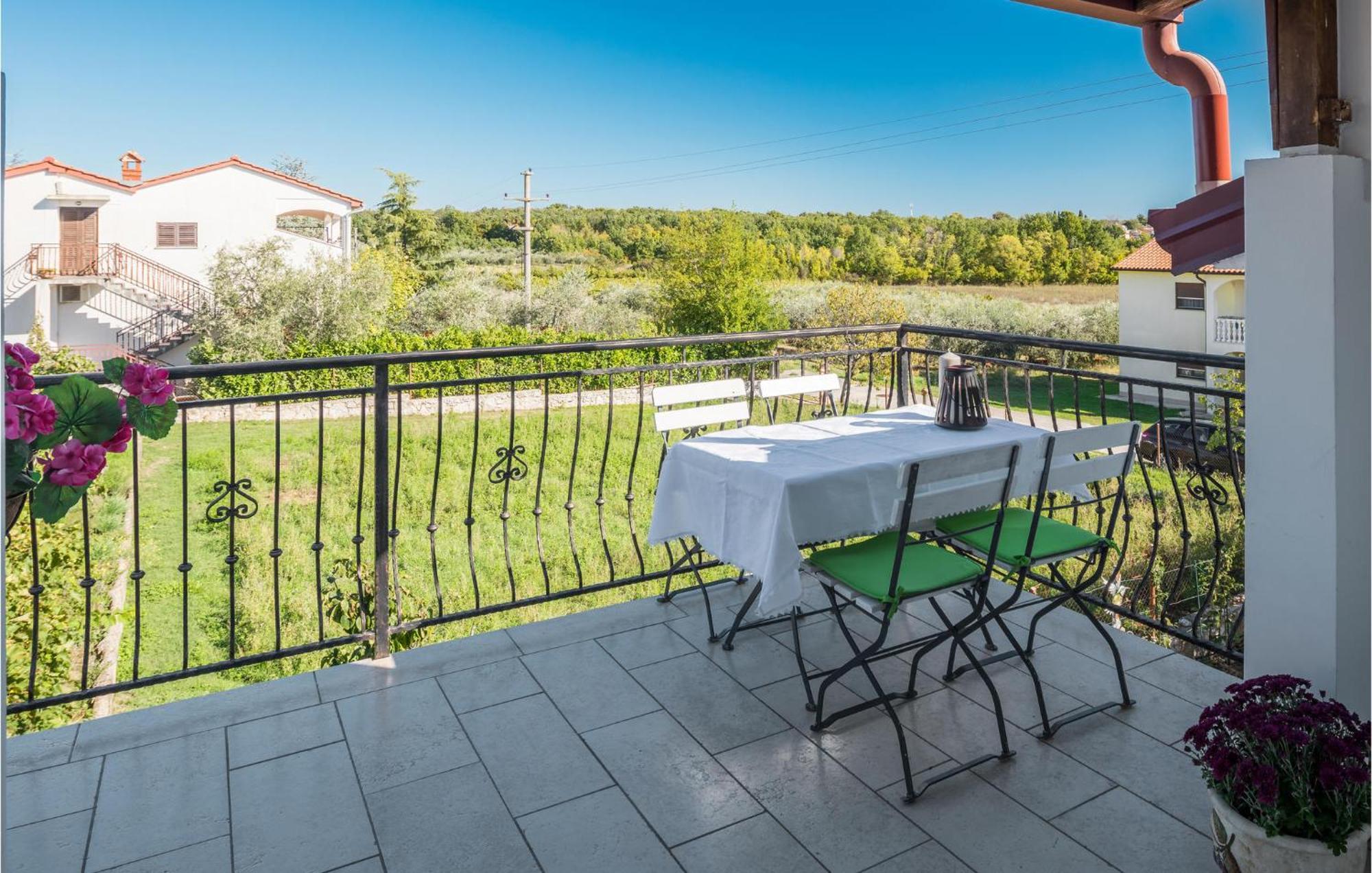 Gorgeous Apartment In Musalez With Kitchen Extérieur photo