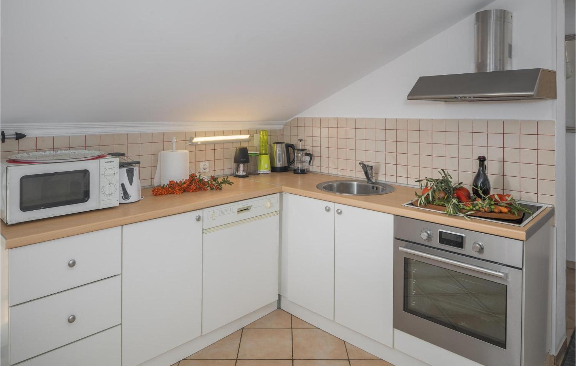 Gorgeous Apartment In Musalez With Kitchen Extérieur photo